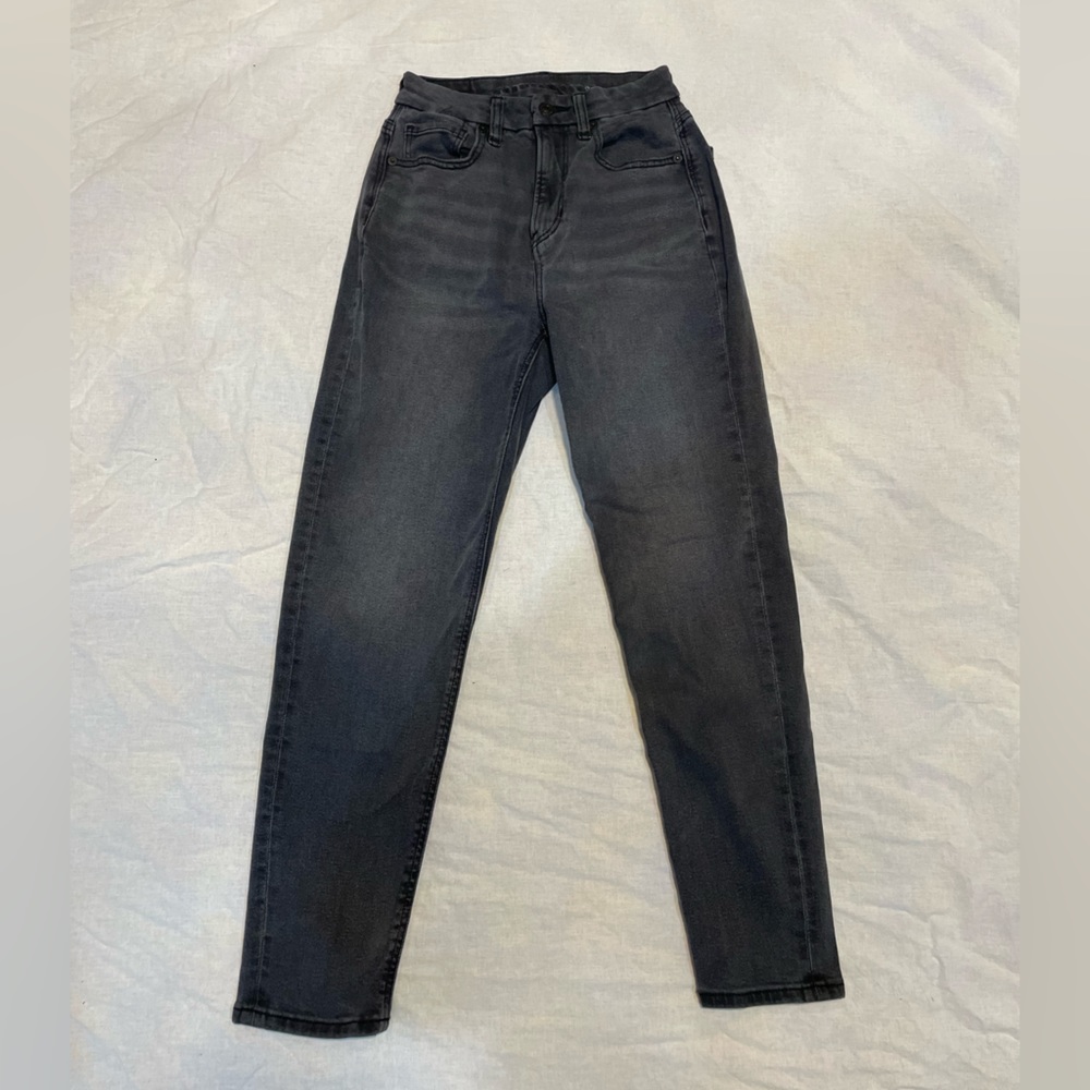 Grey American eagle high rise mom jeans